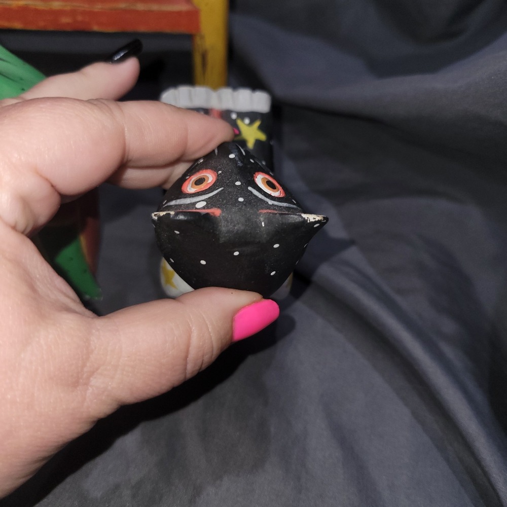 Vtg Hand Carved Folk Art Hand Painted Frog Cat Chicken Sat On A Bench Wooden - Picture 12 of 16